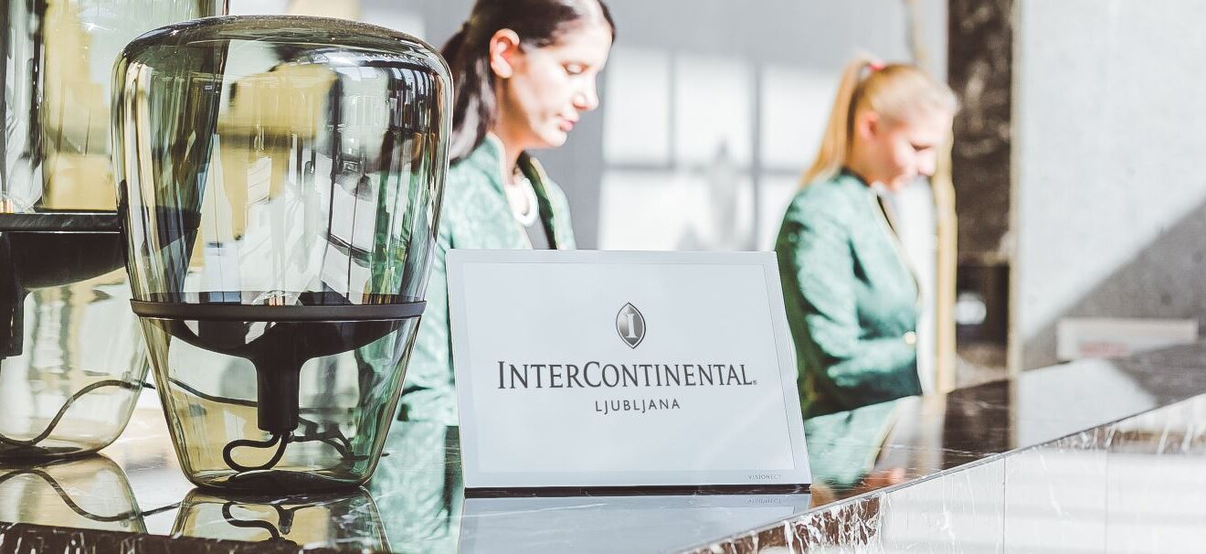 InterContinental hotel welcomes guests on Place & Play from Visionect