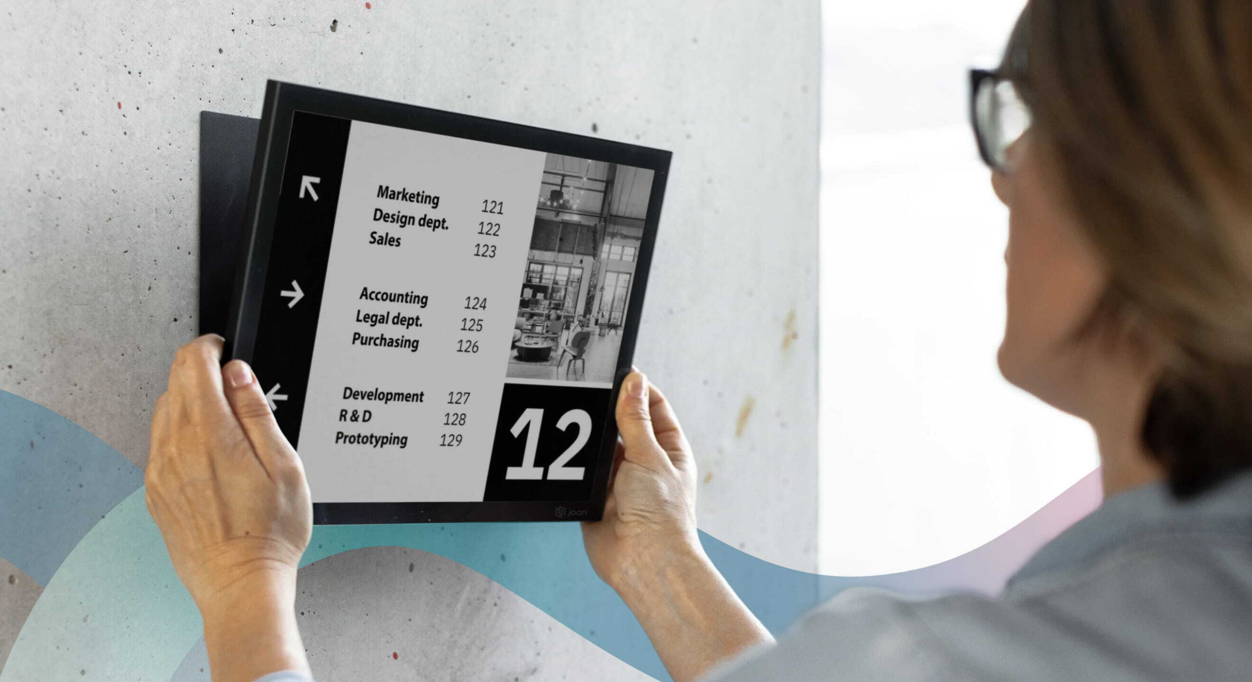 Remote Signage Install wireless digital signage without downtime - Visionect
